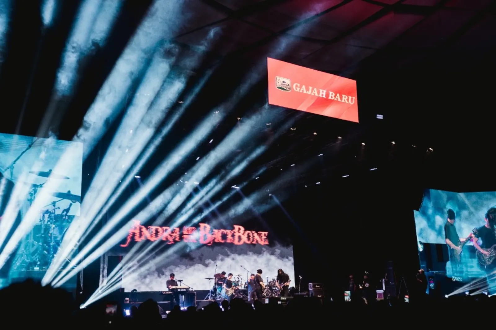 Andra and The Backbone concert stage