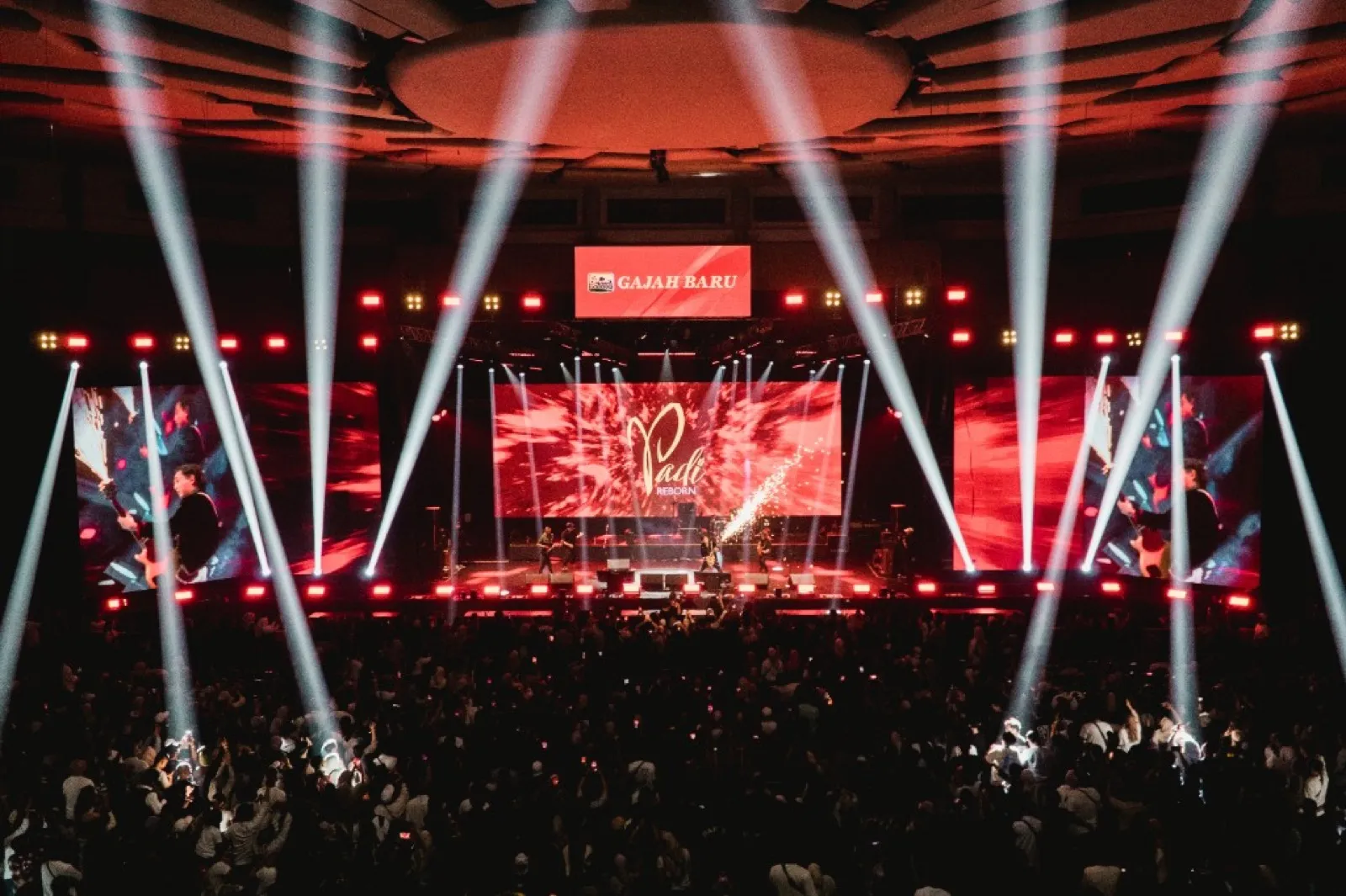 Padi Reborn concert at a Gajah Baru event