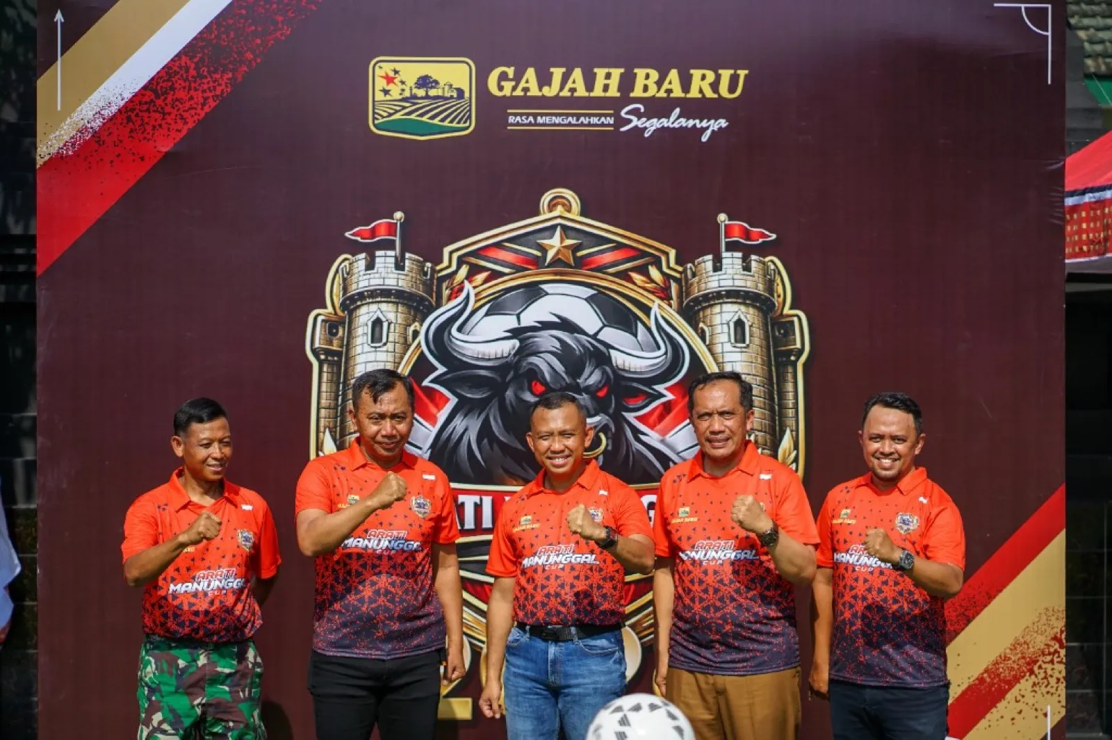 Team in orange jerseys at Arati Manunggal Cup