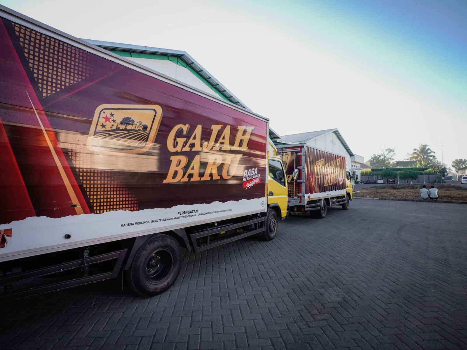Export truck branded Gajah Baru